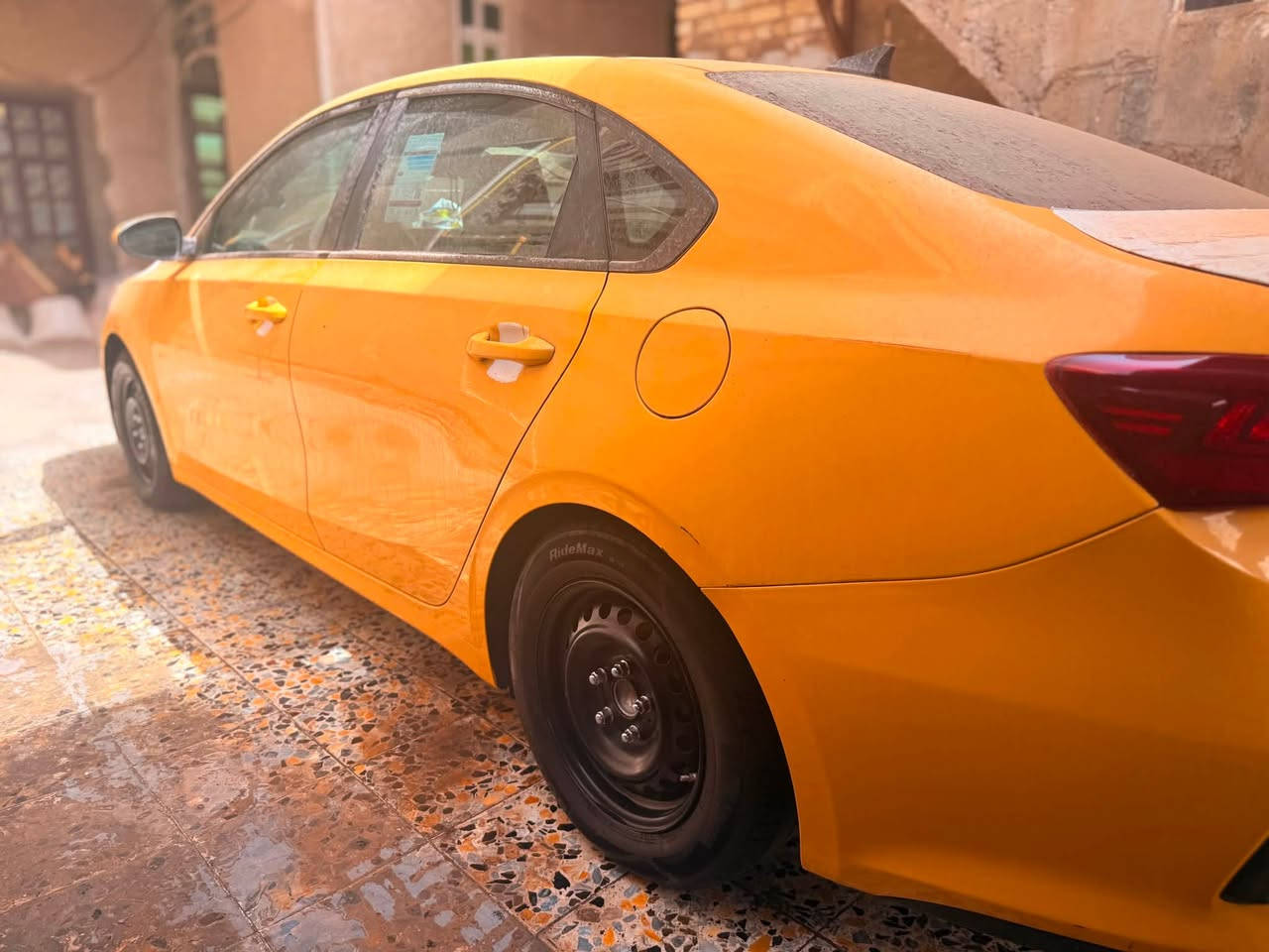فورتي 2019 نص فول حادثه منشور وبيه بالجاملغ الخلفي الايمن هم شوي وبيه شبر بالبنيد فوك الماصده معجون مامصبوغ باقي السياره تخبل بيه تخم تاير جديد وبيه منضومه تبريد جديده وبيه دوشمه جديده عام  باتري جديد وبوش وشمعات اماميه قبل شهرين بدلتهن لايت زنون شمسي السياره صافيه خير من الله دشبول ولا كلوب معلوك
  

السياره بأسمي سنويه جديدة حتى الهزه ما صاقطه
مكاني           
بغداد البلديات قرب شارع معامل الكاشي 
***********
سعره ١٢٤ وبيه مجال بسيط
