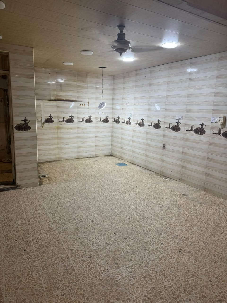 بيت للبيع  بنيان جديد  ٨٤ متر طابقين اربع غرف +محل  صالة مطبخ الموقع شارع المدينة  للاستفسار ***********البيت جاهز للسكن
