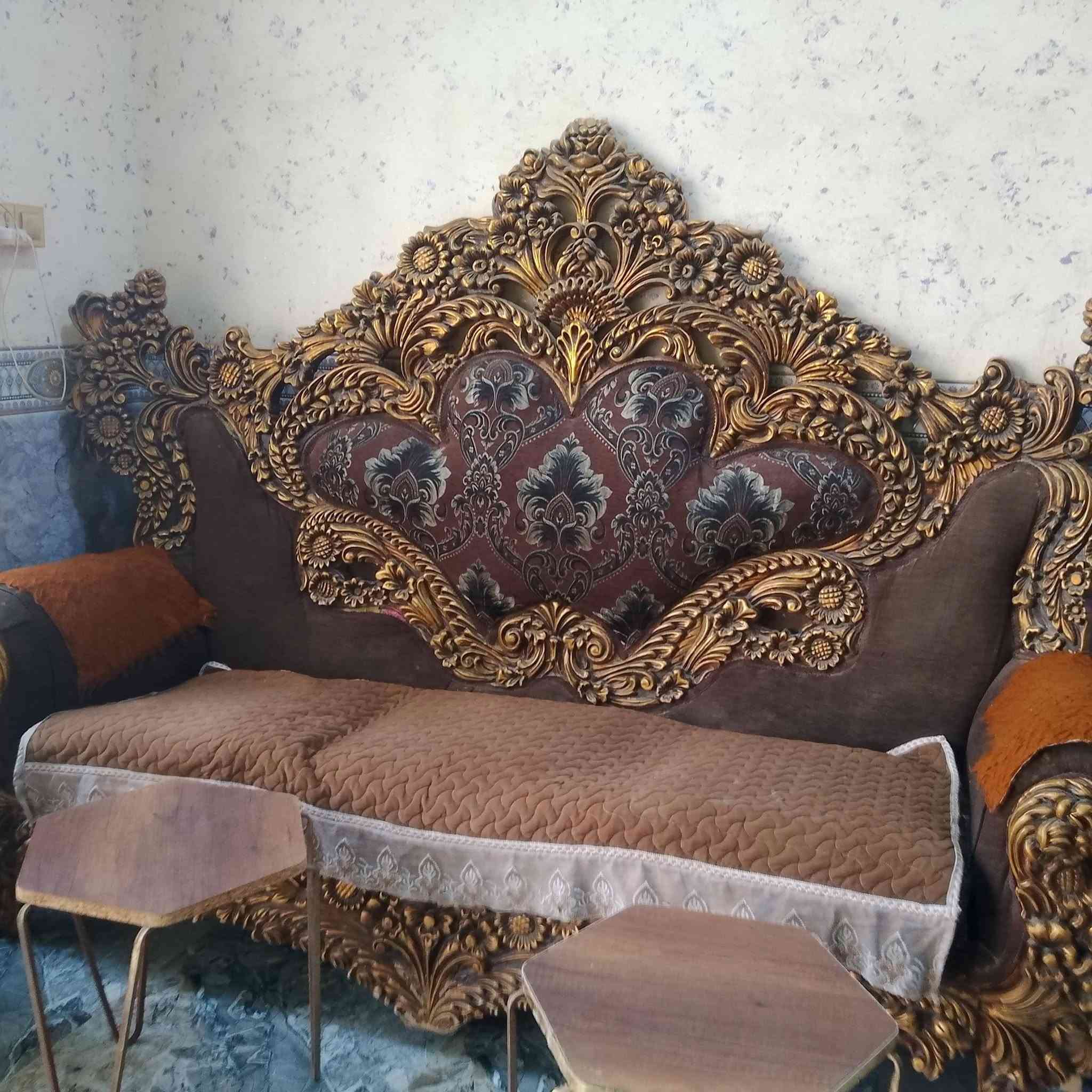 سلام عليكم
عندي تخم ملكي للبيع يتكون من اربع كراسي قنفات و فنفتين و 4طبلات معه مثل ما موجود امامك نظافه 80 بل 100 السعر مناسب (550الف) وبي مجال اليحب يراسني وهذه رقمي ***********
العنوان ديوانيه سنيه
