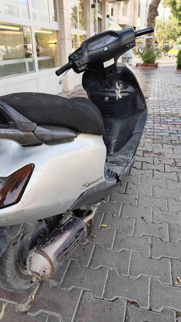 السلام عليكم دراجه سبيسي 100 كابريتر بلاديه سلف واكف هندر نكره بيها مشكله من تشد جوين الشوته متشتغل اله تفتحه 
 
الدراجه ماخذها رمبه على ايدي  مجفته مرتين

مكانها كاظميه 

سعرها 300 بيها مجال

رقمي ***********
