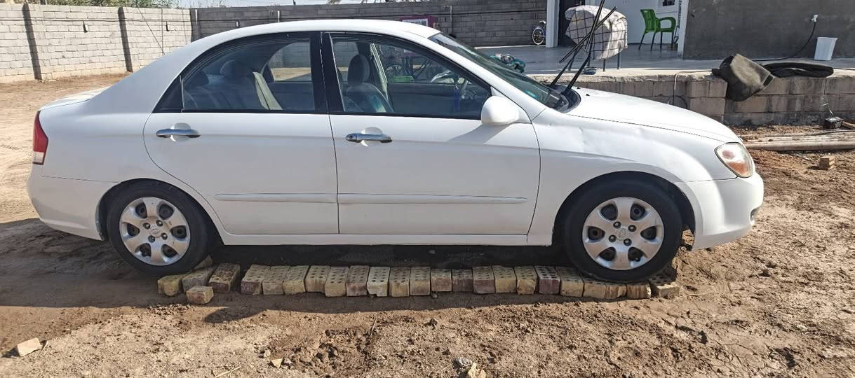 السلام عليكم كيا سبكترا 2007 بيه نص باب صبغ وبنيد امبدل السياره خير من الله تخم تاير كهربائياته شغاله كير ومحرك مكفولات انته تجي واشوف ابعينك السعر 80وبيه مجال *********** وهذه الرقم
