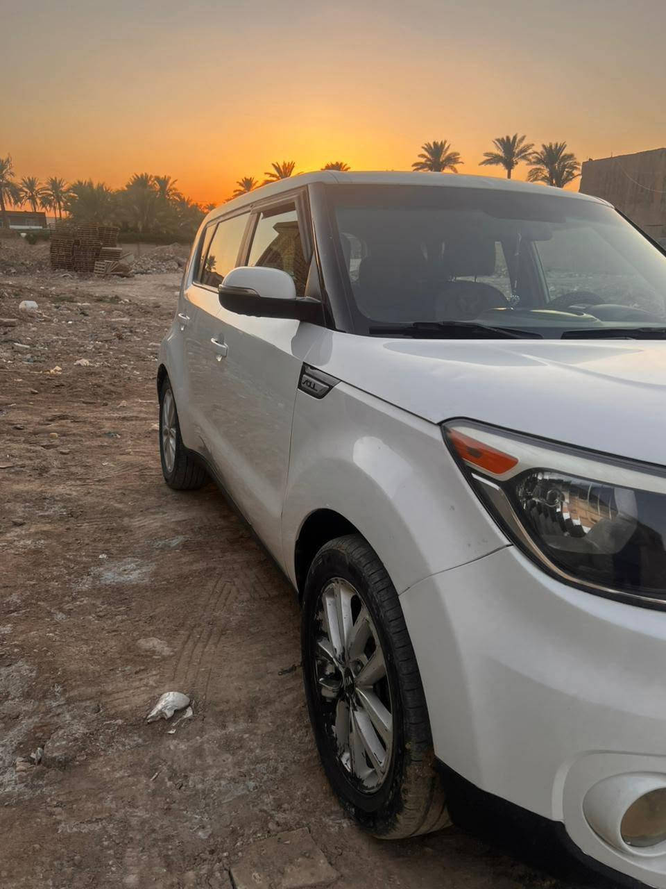للبيع: كيا صول (Kia Soul) موديل 2017
 * اللون: أبيض
 * الموديل: 2017
 * الحالة العامة: ممتازة جداً (محرك، قير، وتبريد بشرط الفحص) نقص حداديه فقط
 * المواصفات:
   * تحكم شاشة / ستيرن
   * نظام اقتصادي للوقود (ECO)
   * كاميرا وقوف خلفية 
   * ايرباك جهه السايق فقط
   * نوافذ ومرايا كهربائية
   * تبريد ثلج ماشاء الله
للتواصل والاستفسار:
 * رقم الهاتف:      ***********
 * المكان: بابل
السعر 115$
