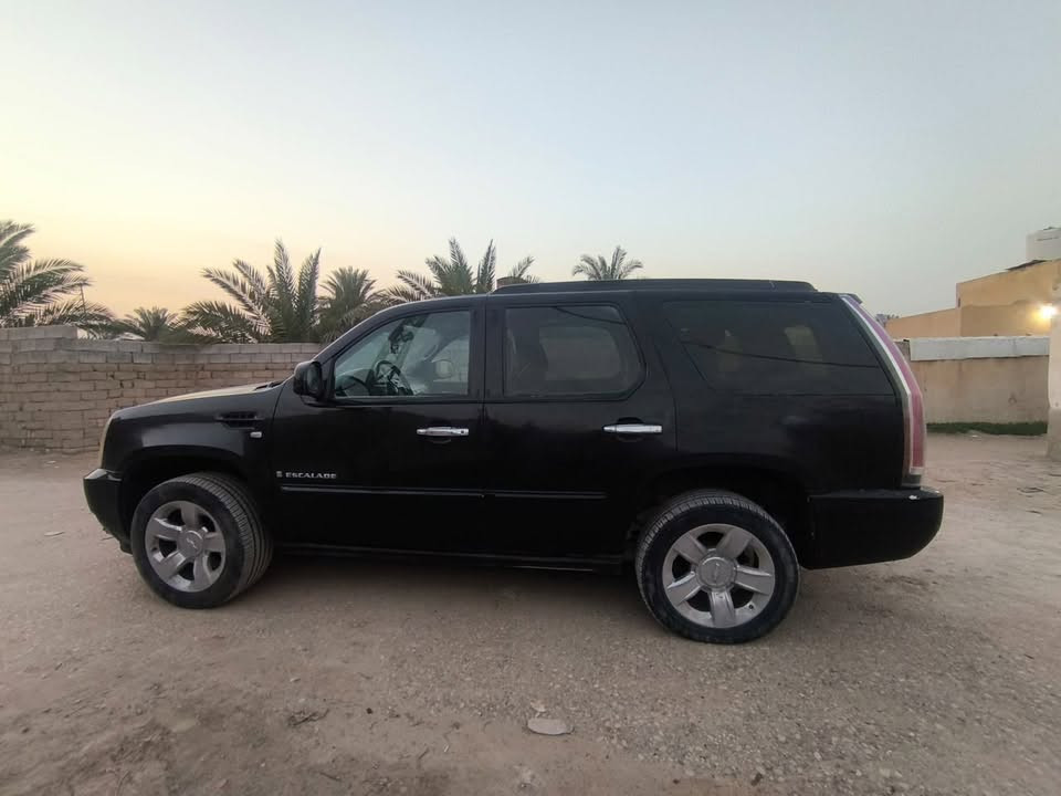 كاديلاك اسكاليد موديل2014فول مواصفات للأخير vip ماناقصها اي شيء مقاعد رئاسي و كهرباء
حداديه جديده محرك كير كله كفاله 
مكان السياره ميسان 
رقم الهاتف ؛***********
