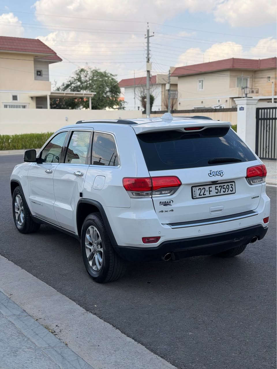 جيب خليجي ليمتد مواصفات خاصة ٢٠١٤  فول مواصفات للاخير 1/1 👍
دواخل اصفر (مرغوب)

🛑بيع نقدي فقط بدون مراوس وبدون مدة🛑

شنو ببالك مواصفات ببها ماشاء الله

بانوراما طكتين
دبل اكسل
شاشة كبيرة ( كار بلي )
شاشة سرعة واعطال
كشنات جلد وكهربائي
حساسات امامية وخلفية
تحكمات ستيرن
تثبيت سرعة
كاميرا خلفية
بصمة تشغيل
بصمة ابواب
كير طيارة
صندوق كهربائي (شفت)
مسجل سيدي بالجكمجة
مراية هيتر وشيفت
تحكمات كير بالستيرن
تدفئة بالكشنات حتى الكشنات الخلفية
كشن سائق وسكن تبريد
٥ تاير جديد جدا
مخارج يو اس بي
صدر جديد بالكامل
كير + محرك بشرط مامفتوح برغي
السسارة ماشية ١٦٧ ميل حقيقي
السيارة بيها بونيد وجاملخ سائق صبغ وباب بلادي و٣ اماكن بارد بدون دواخل بشرط وبدون ايرباك او حالوب بشرط السونر افحص وين متيعجبك
السيارة رقم اربيل وموجودة في اربيل
سنوية ورقم جديد
السعر ١٧١ ومجال للطيبن
غرامة ٣ اوراق ينزل من السعر ورا المعاملة
تحويل او وكالة بشرط
اعتذر عن الاطالة والف مبارك للياخذها سيارة كلش حلوة وكاعدة ماشاء الله
*********** ويوجد واتس اب
رجاءا رجاءا اقرأ التفاصيل قبل الأتصال وبخدمتك 🌹 أربيل, العراق
