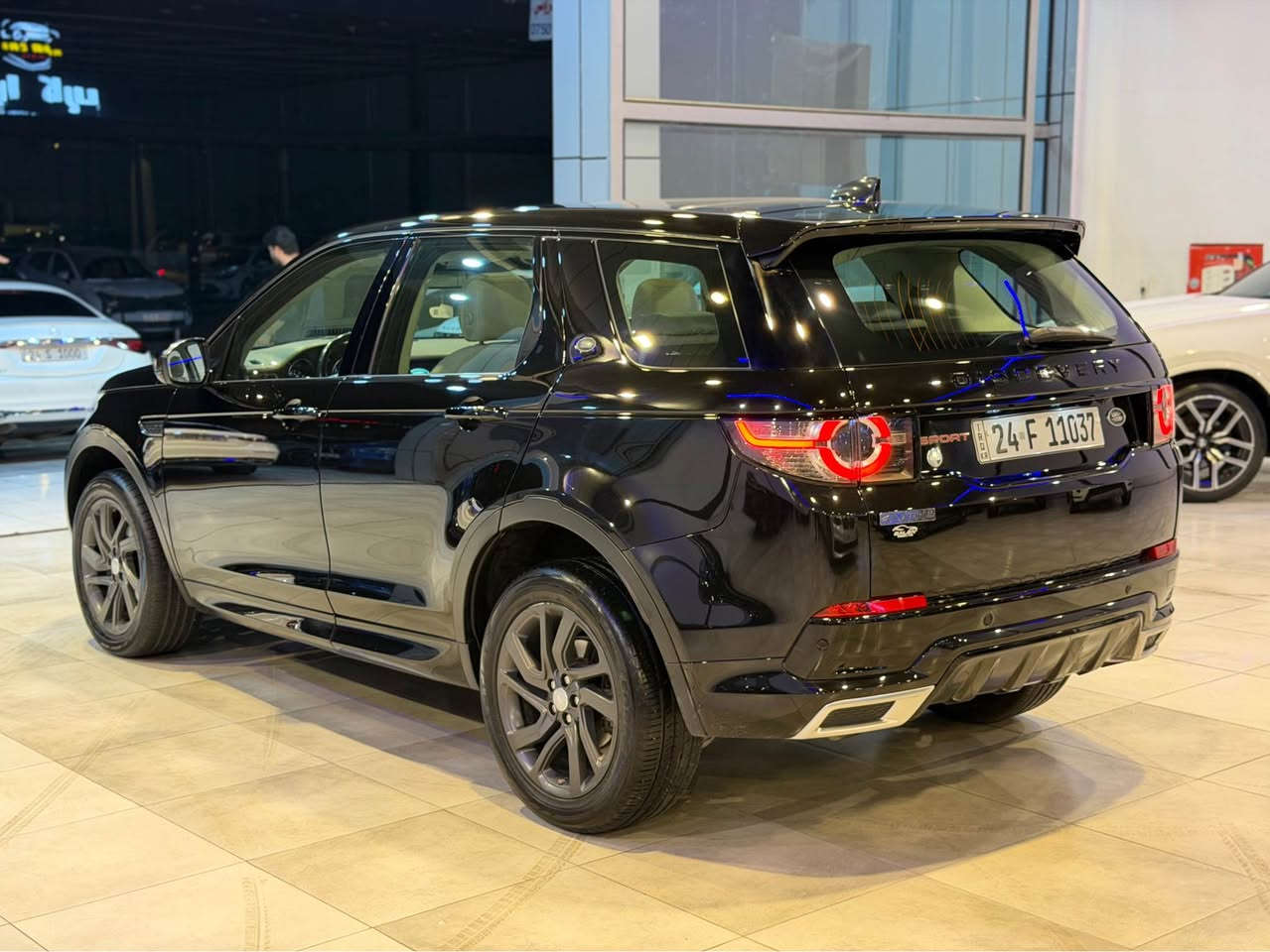 Range decovary 2018
شركة سردار 
فول مواصفات كلين 
لايتات زينون ليد 
حساس امامي خلفي 
بصمة 
بانوراما 
كشنات جلد 
شاشة كاميرة 
صندوق كهرباء 
سيارة بدون صبغ مكان تعديل بارد بس 
١٤٧$
*********** وتس اب 
*********** أربيل, العراق
