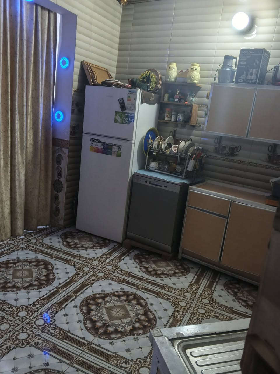 السلام عليكم 
بيت للبيع في قضاء بلد حي الامير المساحه 115م
سند زراعي تحويل مباشر 
يحتوي على غرفتين نوم وحده كبيره اوحده اصغير بي استقبال اوصاله اومطبخ اوصحيات داخليه اوخارجيه
للاستفسار الاتصال على هذا الرقم 
***********
