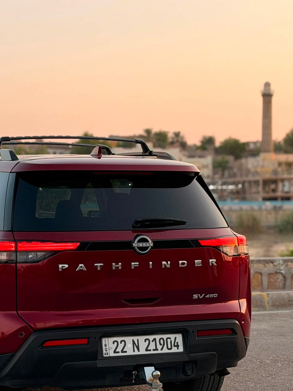نيسان باثفايندر موديل 2024 SV 4WD 
السيارة شبه كلين بيها فقط شبر بحافة الصندوق ولا مبدل قطع فيها 
السيارة جديدة ونضيفة بمعنى الكلمة بنوراما على طول سقف
شرط بدون ايرباك مكفول كير ومحرك  ولغد وشواصي 
 
مواصفات Pathfinder 2024 4WD هاي موصفات👇🏻
* المحرك: V6 سعة 3.5 لتر
* القوة: حوالي 284 حصان 
وعزم 259 lb-ft ≈ 351 نيوتن.م. 
* الكير :أوتوماتيك 9 سرعات
* الدفع: 4WD / Intelligent 4x4
* عدد المقاعد: VIP 
* جنوط ألمنيوم.
* أنوار LED نهارية.
* مصابيح أمامية LED.
* تشغيل تلقائي للأنوار.
* إشارات انعطاف بالمرايا.
* مرايا كهربائية.
* سبويلر خلفي.
* قضبان سقف Roof Rails.
* حساسات/أنظمة مساعدة حسب التجهيز.
* فتحة سحب خلفية.
* زجاج خلفي مع ماسحة
* مقعد السائق كهربائي.
* تحكم كهربائي بالمقعد بعدة اتجاهات.
* نظام EZ FLEX + LATCH & GLIDE للصف الثاني، يسهل الوصول للصف الثالث.
* الصف الثالث قابل للطي.
* دركسون متعدد الوظائف.
* تحكم بالمثبت Cruise Control من الدركسون.
* تشغيل/إيقاف تلقائي للأنوار.
* منافذ كهرباء 12V.
* منافذ USB.
* تخزين تحت أرضية صندوق الأمتعة.
* عدة أماكن لحفظ الأغراض والأكواب
* عدة وسائد هوائية.
* ABS.
* توزيع إلكتروني للفرامل EBD.
* مساعد فرملة.
* مراقبة ضغط الإطارات.
* نظام تثبيت مقاعد الأطفال LATCH.
* نظام مراقبة واستشعار حسب الفئة.
* حساسات وأنظمة Nissan Intelligent Mobility بحسب التجهيز. 
الممشى 64 الف 
السيارة ب اسمي ومرقم وجاهز وتحويل مباشر رقم الشاصي وصور الضرر موجود في المنشور 

***********
للتواصل خاص او الاتصال على الرقم
