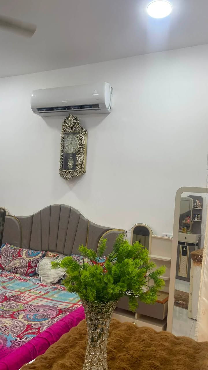 للبيع مع الاثاث بيت 140 م زراعي منطقة السفينة قرب القاضي فرقد طابق واحد طابوق مسلح غرفتين وصالة ومطبخ وصحيات واستقبال ومناور / 2 للتواصل *********** / وات ساب // الحاج ابو كرار الجابري
