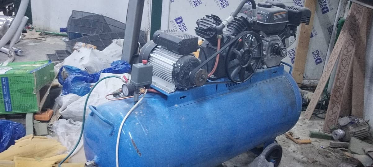 كمبريسر هو بعدة جديد ستعمال اقل الاسبوع نضيف جدا  بانزين وكهرباء 250التر السعر 450الف للتواصل خاص او وتساب 
*********** النجف, العراق
