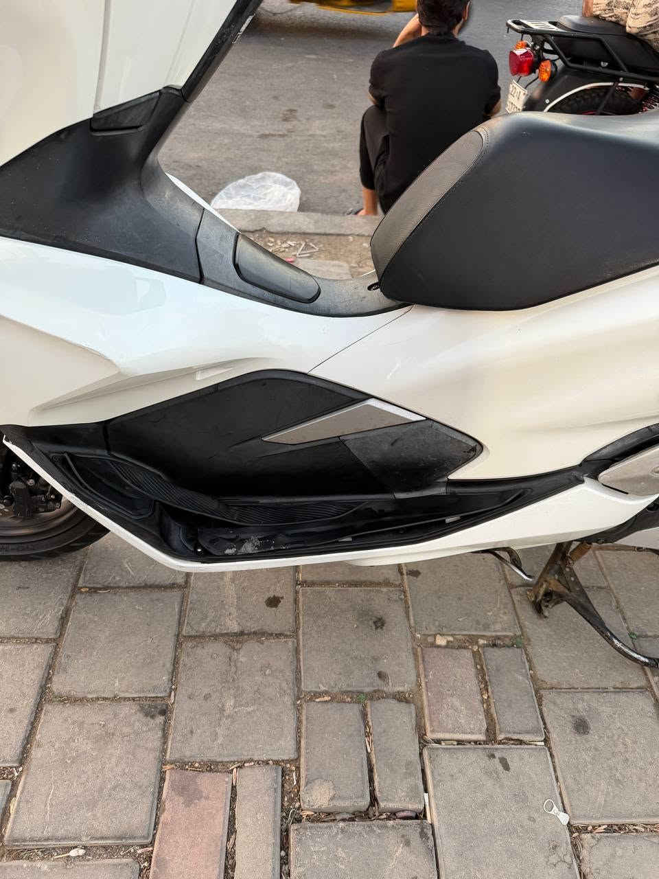 ‏سلام عليكم
‏جيل ثالث كوري PCX
‏مكينه 125 
‏ماشيه 27 الف
‏مكفوله كفر ومكينه 
‏دراجه جديده مابيها نقص 
‏السعر 13 ونص ورقه 
‏العنوان بغداد حي البتول قرب فلكه حي النصر
‏واتساب اتصال *********** 📱
‏
