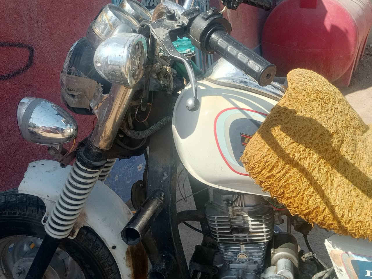 سلام عليكم  شباب ستوته للبيع ستوته كلك محرك مجفت مديل 13ستوته  نضيفه تواير جديده ما كيه  ستوته  نضيفه خير من الله  سعر 950  *********** مكان رفاعي
