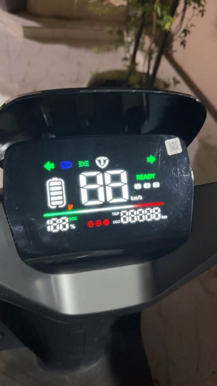 دراجه شحن tesla 2026 من ماركة tailg ؛ مواصفات الدراجه > شاشه كبيره بيها عداد سرعه حقيقي وعداد الشحن مظبوط ، اشارات يمين ويسار . بك لايت خلفي . اضاءة ناصيه وعاليه من الامام . صندوق كبير المساحه ، بيها نظام ال R رجوع للخلف ، گير 3 سرعات ، نظام Abs للتزحلق ، الدراجه جديده ومستعمله قليل بطاريتها بعدها بلاديه وتحت الظمان مبدل تخم تايرات جديد امامي وخلفي : سعر الدراجه 875 الف وبيها مجال قليل للشرايه ؛ راسلوني على هذا الرقم واني خادم . ***********
