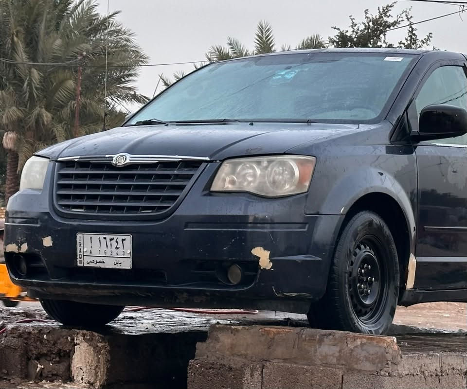السلام عليكم
للبيع كرايسلر كرفان 2008 
باسمي تحويل مباشر 
للاستفسار *********** ☎️
