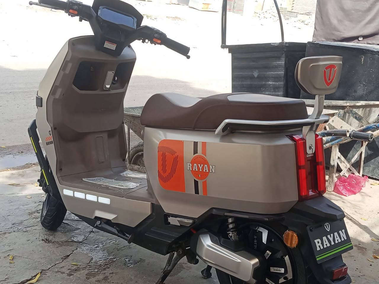 دراجه شحن ريان وحش الكون جديده ستعمال شهر ونص مماشيه سعرها مليون و 200وبيها مجال
***********
بي واتساب

