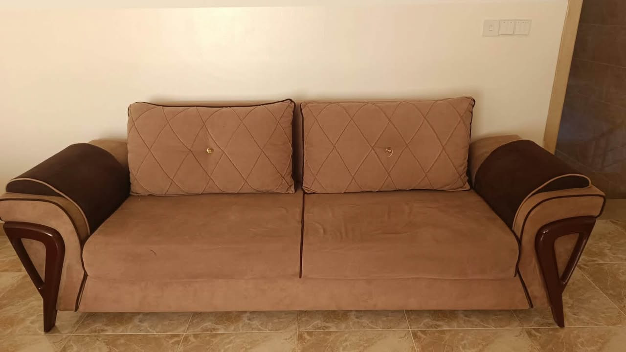 طقم كنب • مستعمل • ٤ قنفات و٢ كراسي