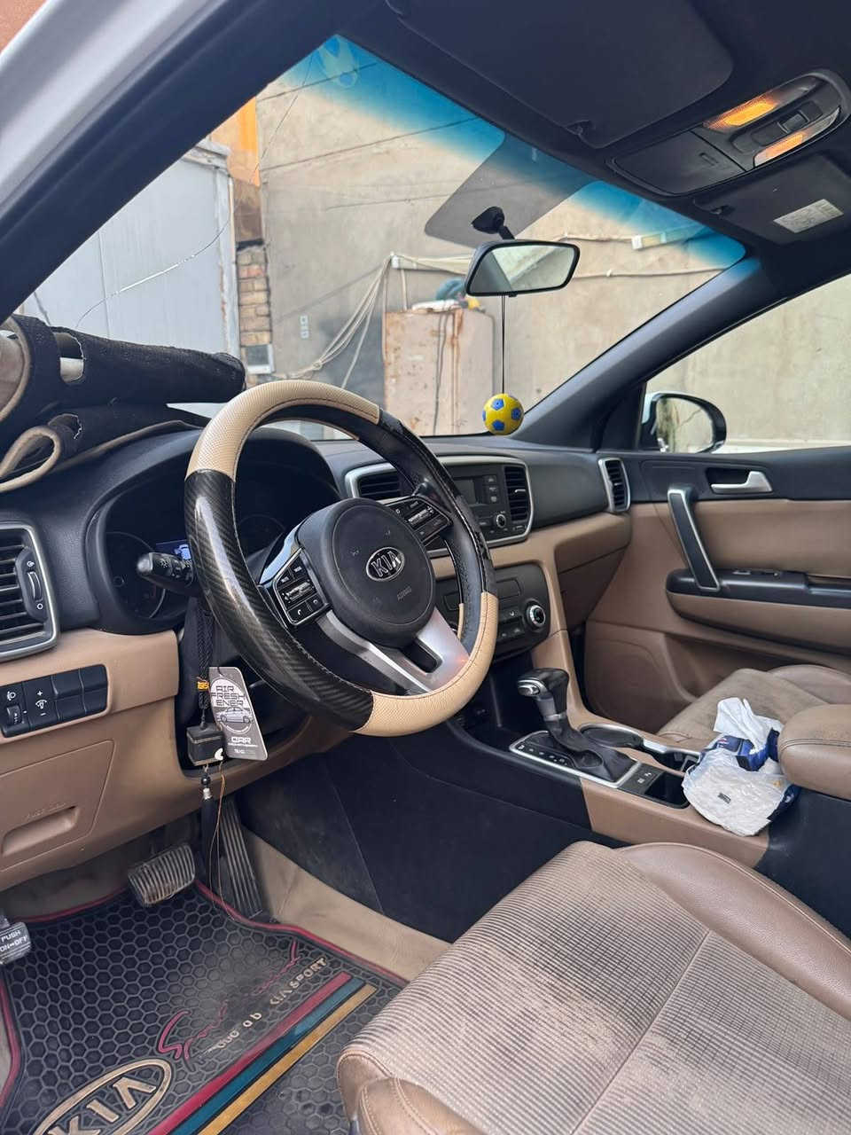 سبورتج ٢٠١٩ خليج ماشيه ٨٢ الف كفاله محرك وكير. السيارة بيها ضربات خفيفه كلهن يرجعن بارد 
للاتصال ***********. 
السعر ١٦٧
