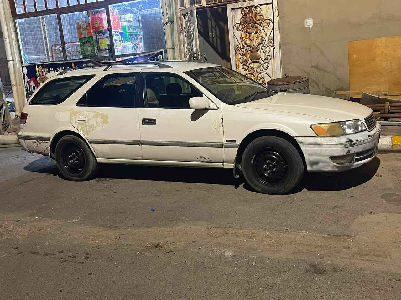 مارك ستيشن موديل 2000 محرك 3000 كامري سيارة جاهزة وترايه حلو تبريد شغال سعر 43 ورقه وبيه مجال للاتصال ***********
