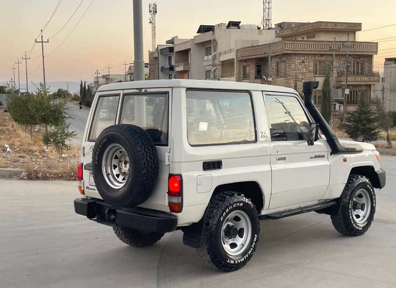 مئیکزەمین ١٩٨٧ بۆ فرۆشتن گۆرینەوە گئیرو مەکینە دەبل گئیر بەشەرت کرۆسیدایە پشتو پئیشی لەویە  حزام بۆیاخە دەعمو لیدراوی نیە  ٤ تایەو ویلی لۆکی لەژیرە تەقەو رەقەی بەشەرت  پئیشو کامل کراوە بە ٢٠١٣ لە سلیمانیم *********** سعری ٧٥ گەلاو معامەلە سەقفو شانی بۆیاخی تیا نیە السليمانية, العراق
