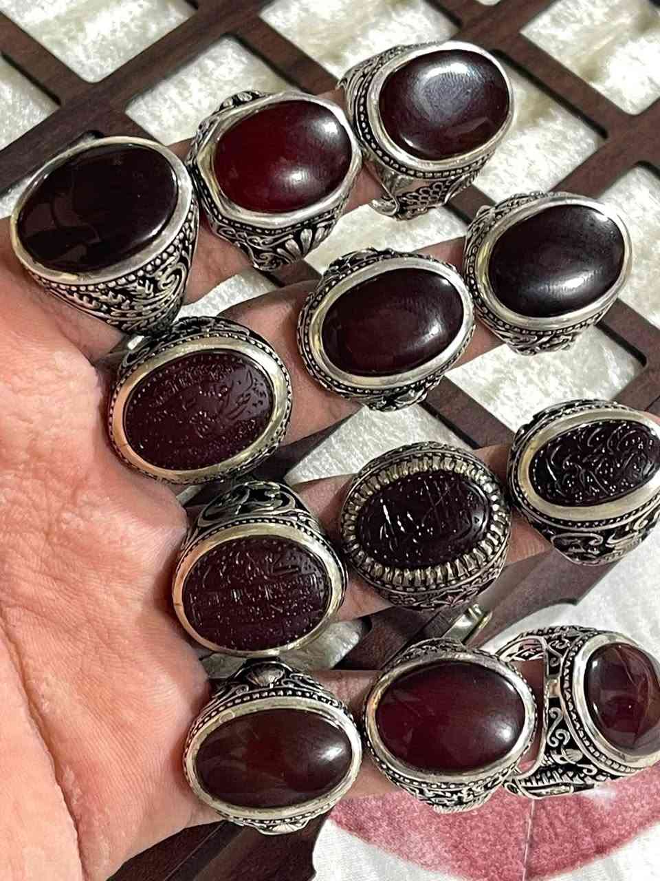 سلام عليكم للبيع ١٤ قطع ١٠ عارف و٢ جراح وثنين قلم زني سعر القطعه ١٥٠ الف شلع ١٣٥ قفل *********** بغداد يوجد توصيل
