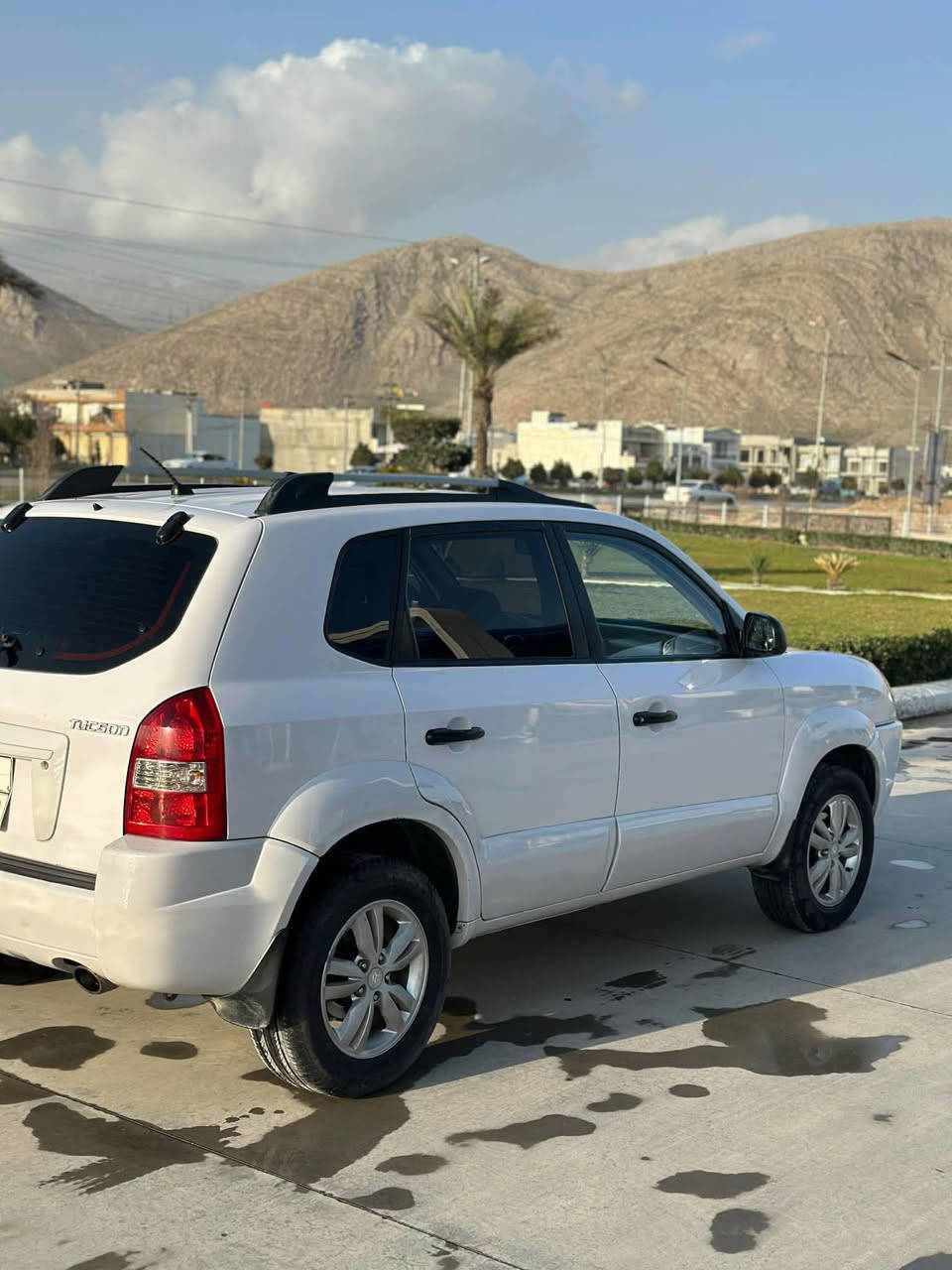 بە ناوی خوای گەورە
هۆندا تەکسۆن ٢٠١٠
سەیارەکە زۆر خاوین ماوەتەوە ١٨٠ هەزار رۆشتوە
مەکینە وگێر  و تەبرید بە شەرت سەنەوی بەسەر چوە
نیو چەمەلاخی پێشەوەی بۆیاخە بە بی ناو سعری ١٠٣ گەڵاو مەعامەلەی برایانە. شوین رانیە
ژم. ***********
*********** رانية, السليمانية
