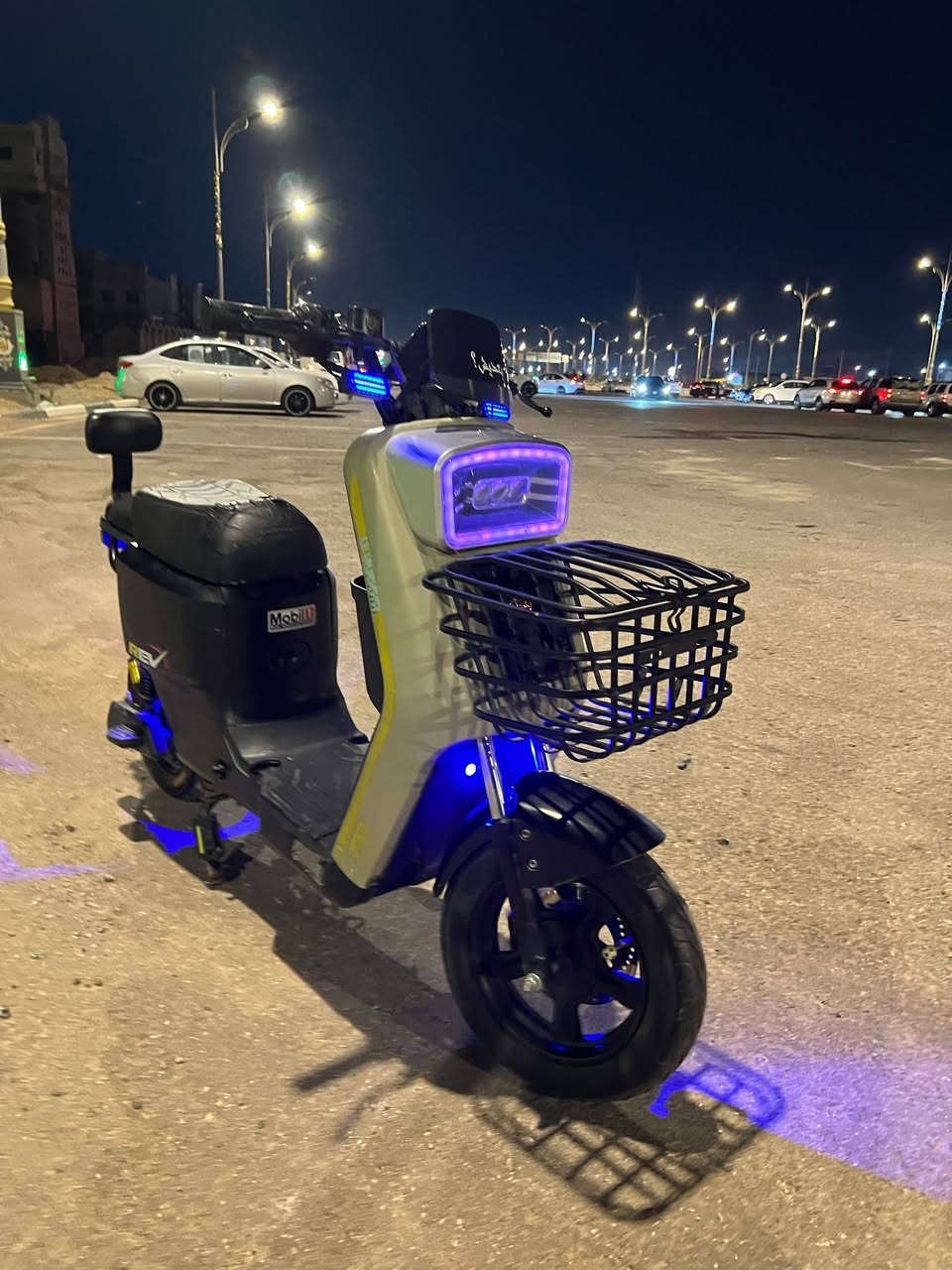 سلام عليكم بايسكل شحن R7 للبيع نضيف جدا مواصفات:شاحنusp دبل اشاره عداد سرعه عداد شحن 4 سرع سرعه 110 ما بي نقص البايسكل خير من الله شكل واداء  تايرات وبطاريات جديده  سعر 400 وبي مجال مكان كربلاء قرب مستشفى الكفيل للاستفسار ***********
