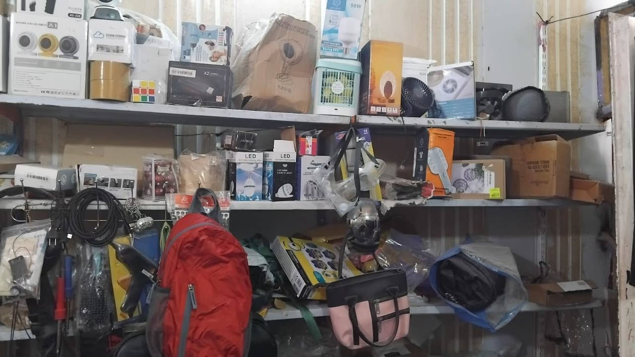 السلام عليكم محتويات المكتبه المحل للبيع لعدم التفرغ بغداد الحريه الاتصال*********** المحتويات جهاز استنساخ قرطاسية أغراض امزون جديد السعر مليونين اتصل وتدلل
