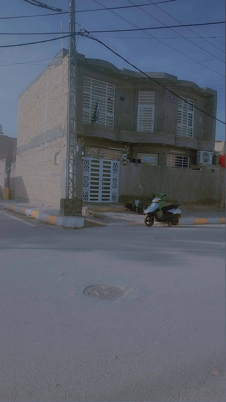 السلام عليكم مشتمل للبيع مربع ركن على اربع شوارع  مساحته 100م الاستفسار الاتصال *********** شارع بيت صبر

