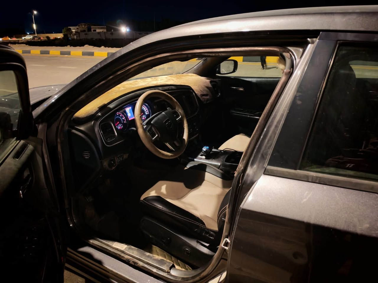 جارجر sxt
موديل 2014
4 ويل 
رقم بغداد 
بدون حادث فقط دعاميات بأمريكا
بيها جاملغ صبغ بدون فتح
گير فول
مكينه طابوگة جديدة
السعر

***********
