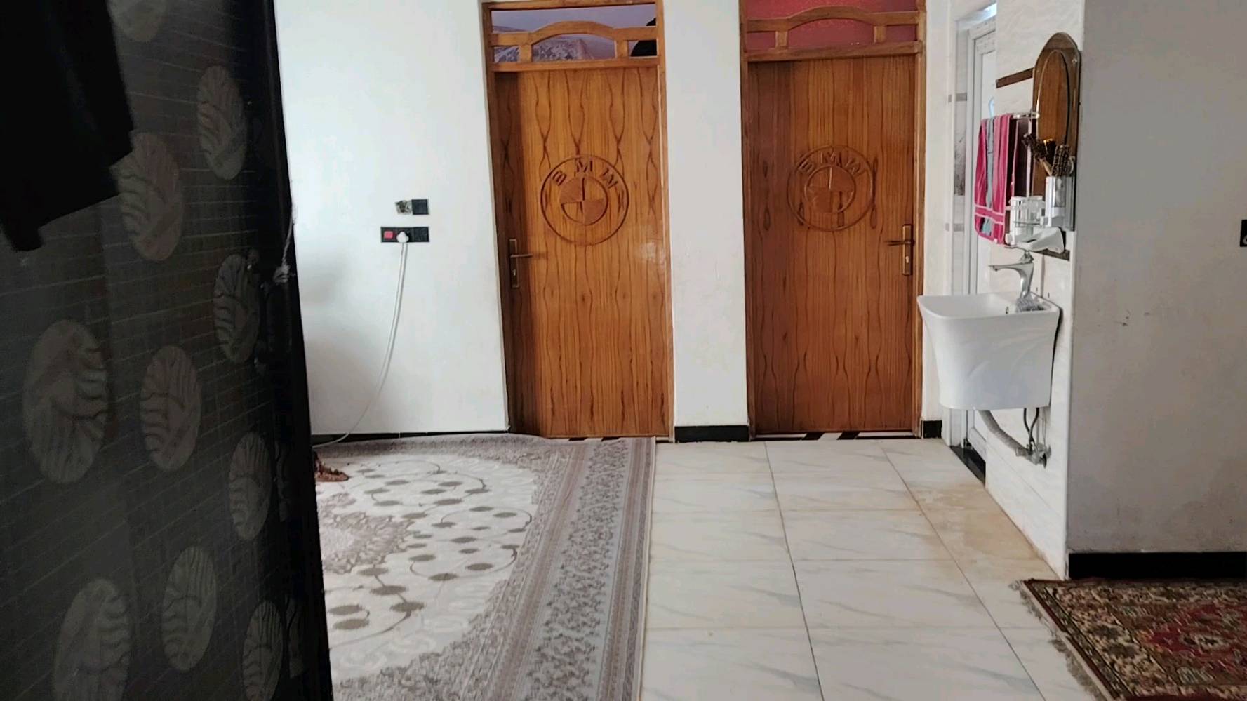 دار رقم معاملة كامله وتقييم كامل المساحة 200م البناء طابوق وصب كونكريت طابقين بناء جديد 2024 العمارة حي الغدير الثانية قرب شارع 20 يتكون من اربع غرف نوم و استقبال عدد2 ومطبخ عدد2 وصالة عدد2 وصحيات عدد4
السعر 140 قابل للتفاوض يرحم والديكم الي ماعاجبه السعر خل يعبر المنشور جزاكم الله خير الأستفسار *********** او ع الخاص