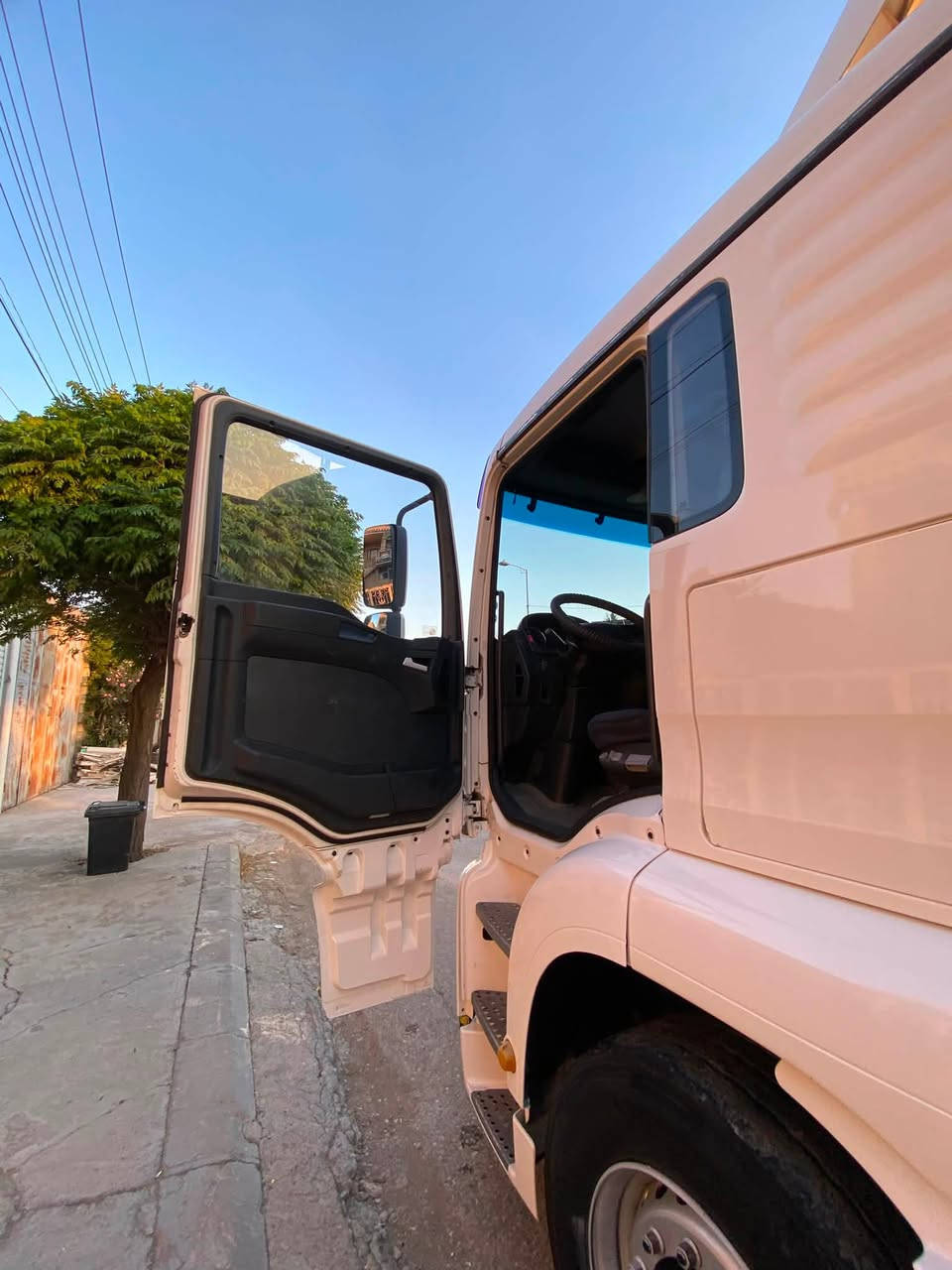مان 2002گێڕ ئۆتۆماتیک هاڤ سەحالی دەبڵ تایە لەسەنوی تاکتایەیە سەنەوی تازەیە بۆدیەکەی زۆر تازەیە  سەیارەکە کامل مەسرەفە گێڕو مەکینەی بەشەرت نقوستانی بەشەرت سەیارەکە پێشچوپە ژ.م***********
