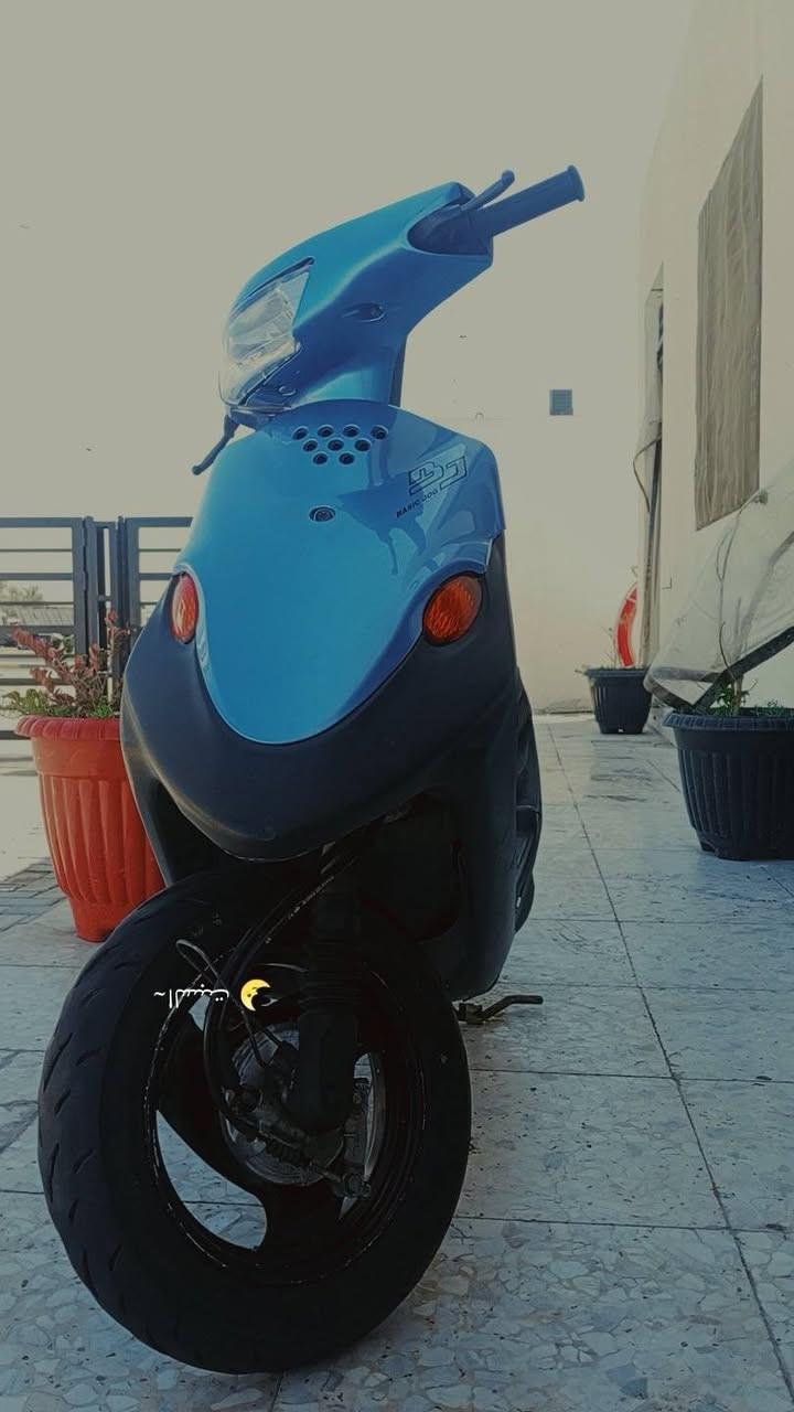 السلام عليكم دراجه نضيفه بل كيت السعر 800 وبيها مجال مو تجيني وتكلي اهواي هاذه سعرها ما صارلها  شهر مطلعها من المعرض تمام تعال خاص وبيك خير ودلل ***********

نص مكتوب في الصور:
- ~ السبت
- ~ السبت 🌙