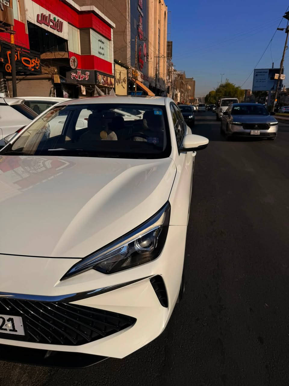 السلام عليكم عندي MG روي موديل 2024  عارضها للبيع السياره مكفوله من كلشي من البارد والتكحيل بيها شخطه كلش صغيره موضحة بالصوره مواصفاتها بصمه فتحة كشنات جلد شاشه كار بلاي ماشيه ٨٤٥٠ كيلو للاستفسار الاتصال ع الرقم *********** مكاني بغداد العامريه غير متواجد ع الفيس بوك
