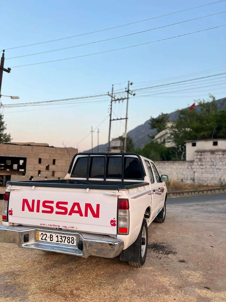 نیسان پیکاب ٢٠١١
-
پێش و پشت کەپس تەنها ١ بست دعامی گرتیتی دەعامیەکی خەفیف، ٢ بست سبوغ.
-
گێڕ و مەکینە بە شەرت.
-
مەکینە ٤ پستنی بەنزین،
-
بۆ زانینی نرخ؛
***********
