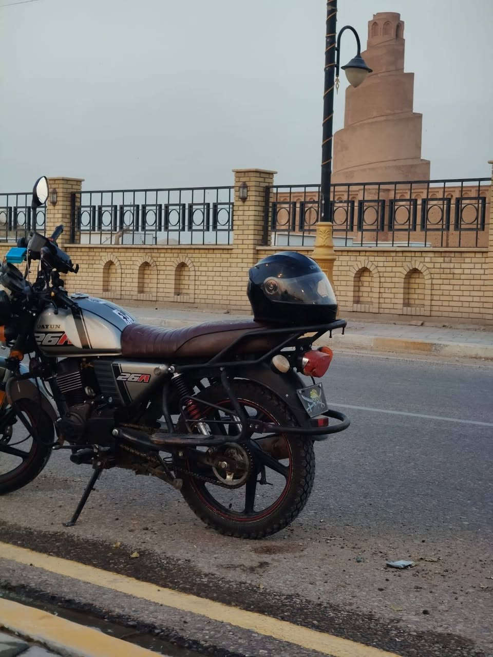 السلام عليكم دراجه دايوان مديل 23 محرك 150 مبدل فقط ولفات وكهربائات كلها شرط تايرات جدد كلها شرط العنوان القادسيه *********** سعره 950 بيه مجال للشرايه
