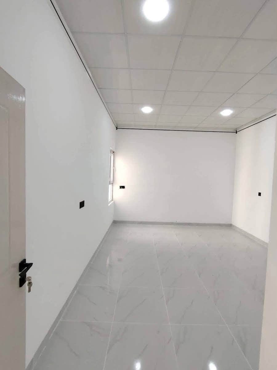 #عروض_ضفاف_النيل_للعقار
دار للبيع 

حي الملايين الأولى 

قرب جامع الصواف 

المساحة 160 م واجهة 8 م 

الدار طابقين 

الطابق الاول : غرفتين نوم وهول ومطبخ واستقبال وصحيات وكراج سيارة

الطابق الثاني : اربعة غرف نوم وهول وصحيات وبيتونة 

الدار بناء حديث فول مواصفات تسليم فوري 

سند زراعي بستان ملك صرف 

خدمات كامله ماء  كهرباء شارع صبه 

للاستفسار أكثر اتصل على الأرقام او 

زوزو مكتبنا حي ملايين الأولى قرب معهد الحياة الأهلي 

***********

***********
