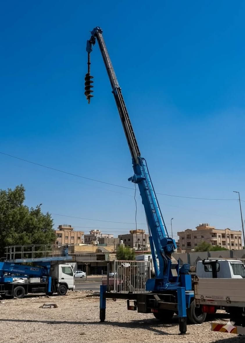 نوفر لكم سيارات الحفارات والباسكتات واليات مجهزة وآمنة لرفع العمال والعمل في الأماكن المرتفعة، مناسبة لمختلف أعمال الصيانة والتركيب والخدمات الميدانية والمقاولات العامة محدوده المسوولية . 
✅أعمال الإنشاءات والمقاولات والهياكل 
✅متوفرة بجميع الارتفاعات من 10m ألى 45m 
✅ متوفرون طوال اليوم 24 ساعة  
✅ سيارات حديثة ومجهزة بأعلى معايير السلامة  
✅ مناسبة لأعمال الكهرباء والإنارة  
✅ صيانة الواجهات والتنظيف الخارجي  
✅ أعمال التركيب والصيانة في الأماكن المرتفعة  
✅ سائقون محترفون وخدمة سريعة  
✅ أسعار مناسبة 
✅ إمكانية الحجز المسبق أو الفوري  
✅حفر عمق 2m وبقياسات معينه 
📍 نخدم جميع المناطق  
📞 الاستفسار والتواصل على الأرقام التالية:  
***********
***********
