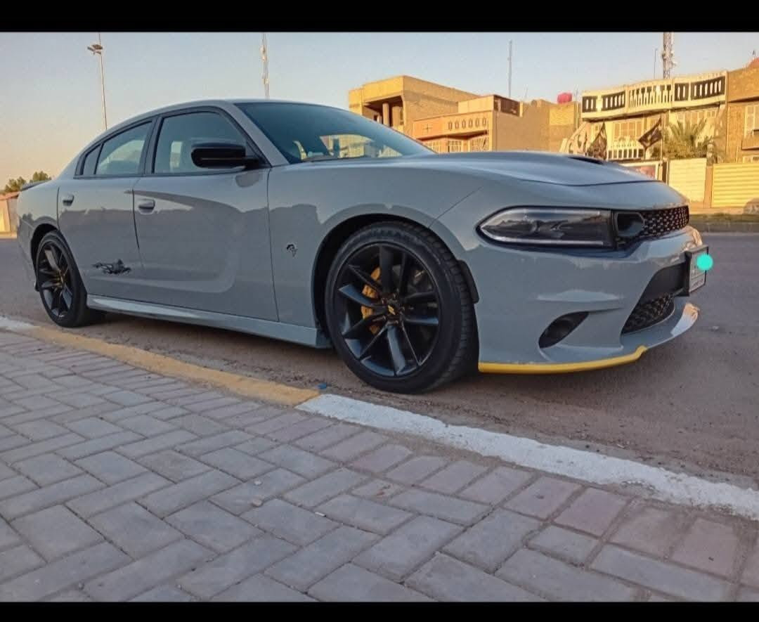 دوج جارجر  ::GT:: سوبر تراك
الموديل :2022
اللون : سموك
العداد : 50 :::
المحرك : V6.  3.6L .

الحادث : موضح بل صور فقط صبغ دعاميتين وجاملغ كلير من امريكه ممفتوح وبارد كلش قليل ممبين ماشر بل ازرك فقط موضح بل سونار وصور  راديترات وغاز تبريد بلادي ::::

رقم صاحب السيارة ☎️   ***********

المواصفات : السياره فول 1/1 عدئ فتحه 
* مكابح رياضية برمبو اصليه  مع دبلات لون
اصفر . SRT مع كت كامل SRT
شوته رياضي
* ويل قياس 20 انچ اسود . 
بيها صوت  بل اكزوز يختلف عن العاديه: :::
* ستيرن رياضي D . 
* مقاعد رياضية من الجلد والشامو(كنتاره)
* رادار نقطة عمياء + لد ترحيب . 
* مصابيح أمامية اصفر  . 
* كشافات الضباب زنون . 
* المصابيح الأمامية عليها متغير مع اشاره اللد الاصفر الشكل الجديد :::
* الشاشة مع اوپشنات SRT . مع كار بلي 
* سستم صوت الپاين  .
* مقاعد أمامية كهربائية عدد 2 . 
* ذاكرة لحفظ وضعيات الجلوس (ميموري) . 
* مقاعد أمامية تبريد وتدفئة . 
* مقاعد خلفية تدفئة . 
* تشغيل عن بعد . 
* ستيرن كهربائي . 
* تدفئة ستيرن .  
* مرايا متحسسة للاضاءة العالية الوسطيه وجهة السايق.
* كير شفتر بالستيرن .
*تحكم ستيرت كهربائ
*بيها جهاز انتذار مشدور من امريكه
*كامره  دواره 
*مكان سياره بغداد.
