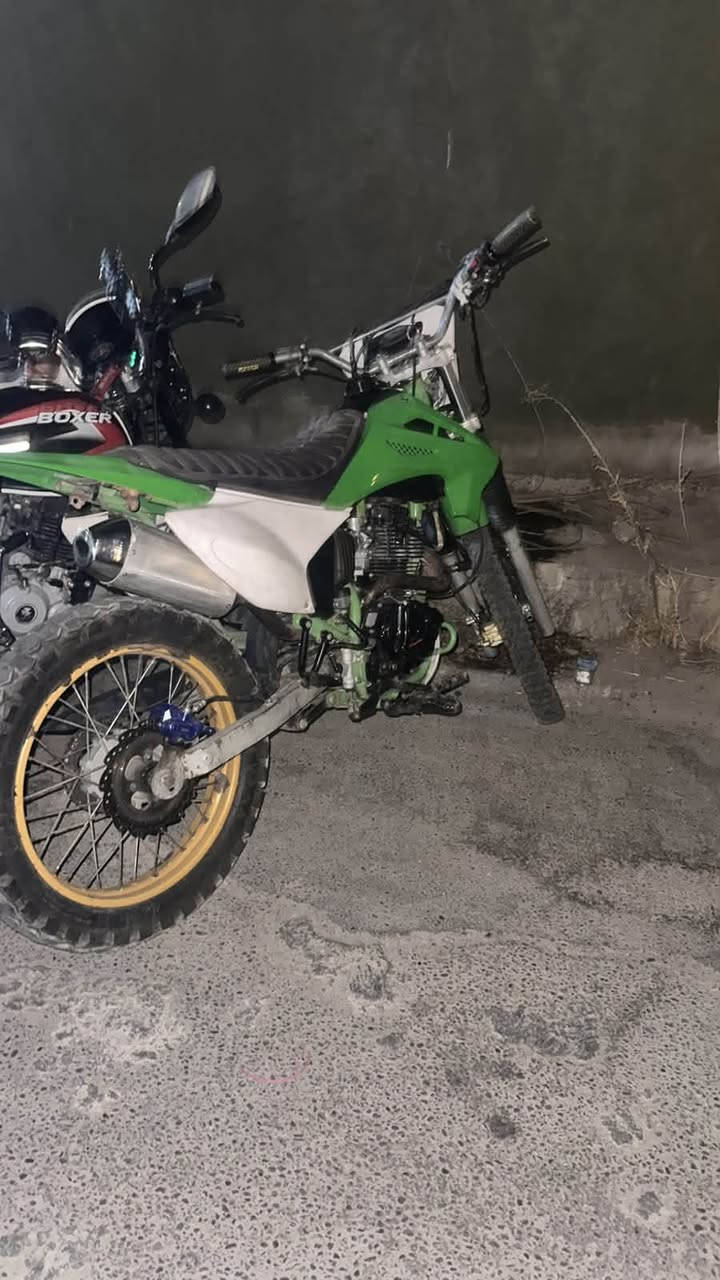 السلام عليكم دراجه للبيع قفاز كاوير حجم لمكينه 250cc
***********
اتصل وبيك خير وتدلل 
مكاني بغداد حي الجهاد
