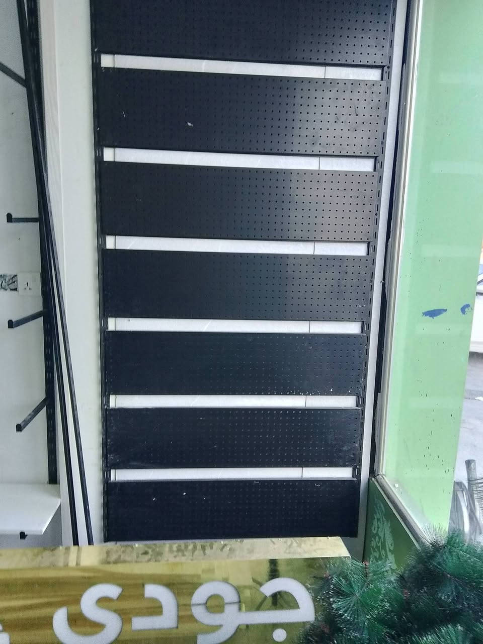 باترينات عدد 3 قياس مترتين و80 سعر 150  ومشبك عدد 10سعر 100 بيهن مجال للتواصل ***********
