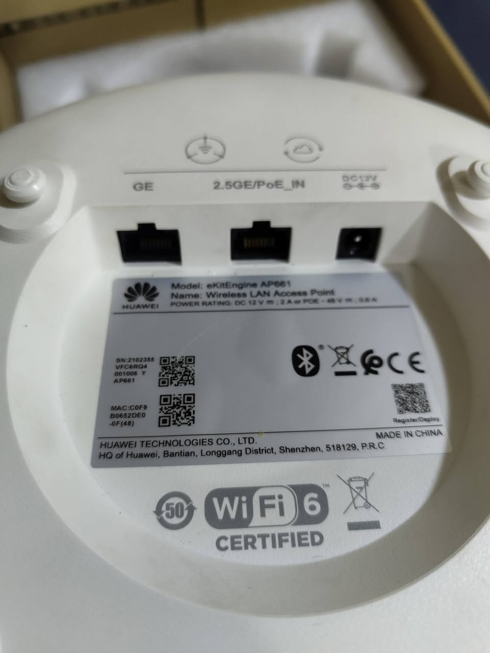راوتر Huawei eKitEngine AP661
__السرعة: يصل معدل نقل البيانات الإجمالي إلى AX6600 (حتى 6600 ميجابت/ثانية) عبر ثلاث نطاقات تردد (Triple-Radio

__القدرة الاستيعابية: يدعم أثر من 300 جهاز نشط في نفس الوقت (أو ما يصل إلى 1536 مستخدماً إجمالياً حسب مواصفات الراديو).

__التغطية: يتميز بقوة إرسال عالية وتغطية واسعة للمناطق عالية الكثافة مثل القاعات والمكاتب

مكاني بغداد الشعب *********** 

سعر 250 الف واكيد تعرفون الجديد شكد سعره
