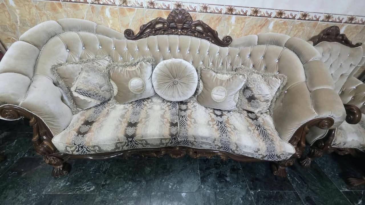 السلام عليكم
تخم تركي ملكي ماركة درجة أولى 
نوع الصبغ صبغ سيارات ضد الماء مع طبلة كبيرة و ٢ طبلة صغيرة 
السعر: مليون ونص
الموقع :بغداد الكريعات الشارع المقابل لمطعم البلام العائلي
قرب ابو رقية النداف
رقم الهاتف :***********
