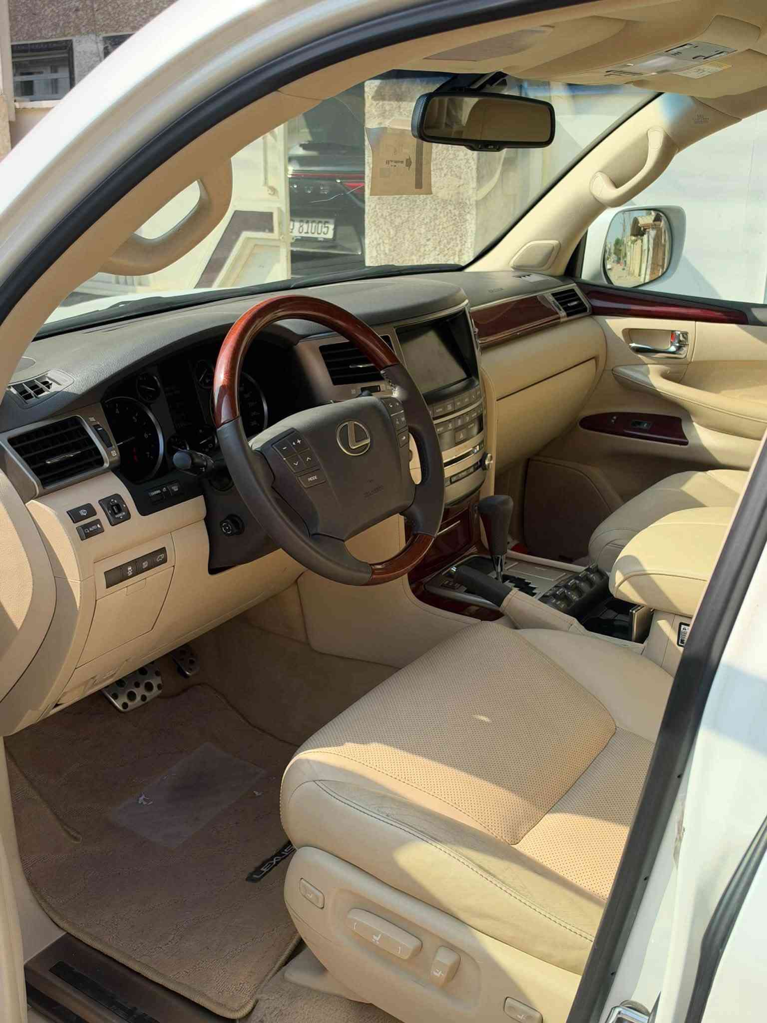لكزس LX570 • ٢٠١٤ • ٧٢٠٠٠ كم