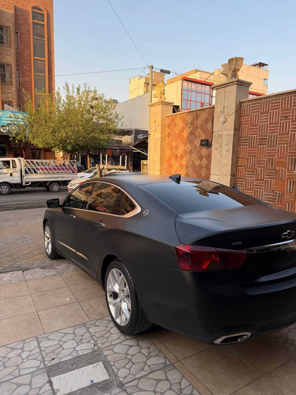 سەرەتا بەناوی خوا
Impala premier V6 2019
فول مواسەفاتە بێ پانۆراما
کوشن کامل جلد هەردوو کوشن کارەبا و هیتەر
راداری ئاوێنە ناوچەی کوێر 
بەسمەو شەغال هەر چوار دەرگا بەسمە 
شاشە گەورەو قاصەو کامێرا حاسە پێش و دواوە
تەبرید دوو زۆن
تەحدید سورعە سوکان فۆلیۆم
ئەپل کار پەلەی و ئەندرۆیت ئەوتۆ
وایەر لێس چارج 
لیدی ناو داشبول دەرگا بیلاد 
موکبەرەو ئمپری فایەر سیستەمی دەنگی Bose
لایت ئەلقە و زینۆن بیلاد 
ویلی ١٩بیلاد
ئاوێنەو تولی دەرگا نیکل 
دفیوزەر
سەیارەکە لەزگەی مات ئەصلی کاراوە
سەیارەکە تابلێی جوان پاکە ناوی لۆک لۆکە 
بێ لێدران بێ ئێرباگ تەنها پارچەی دزاروی هەیە 
هەموو گیانی بەشەرت گێر مەکینە کاربای
تەحویل غەرامە بە شەرت 
١٢٧گەڵا و مەجالێکی کەم
***********:ژم السليمانية, العراق

نص مكتوب في الصور:
- Sako Car Accessory
- ***********
- ***********