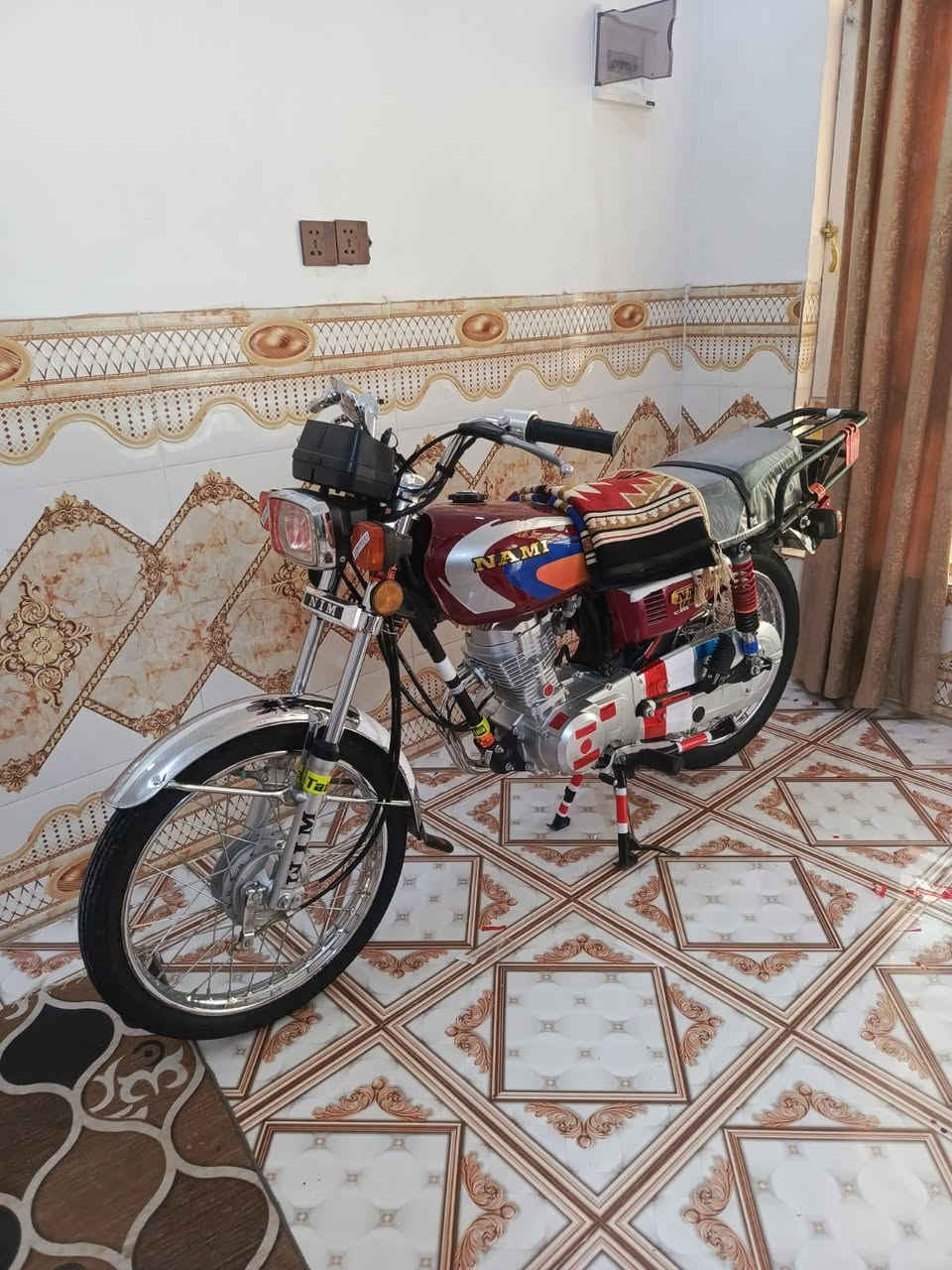 سلام عليكم دراجه نامه شبه اصلي للبيع اوراق سكنر خمسه كاملات كفاله عامه برغي ما مفتوح بيه مال جناي دراجه انضف من صور صارله اقل شهر من طالعه ثاني تبديله دهن سعر 825 وبيه مجال لشراي مكاني شطره هاذه رقم الهاتف ***********

