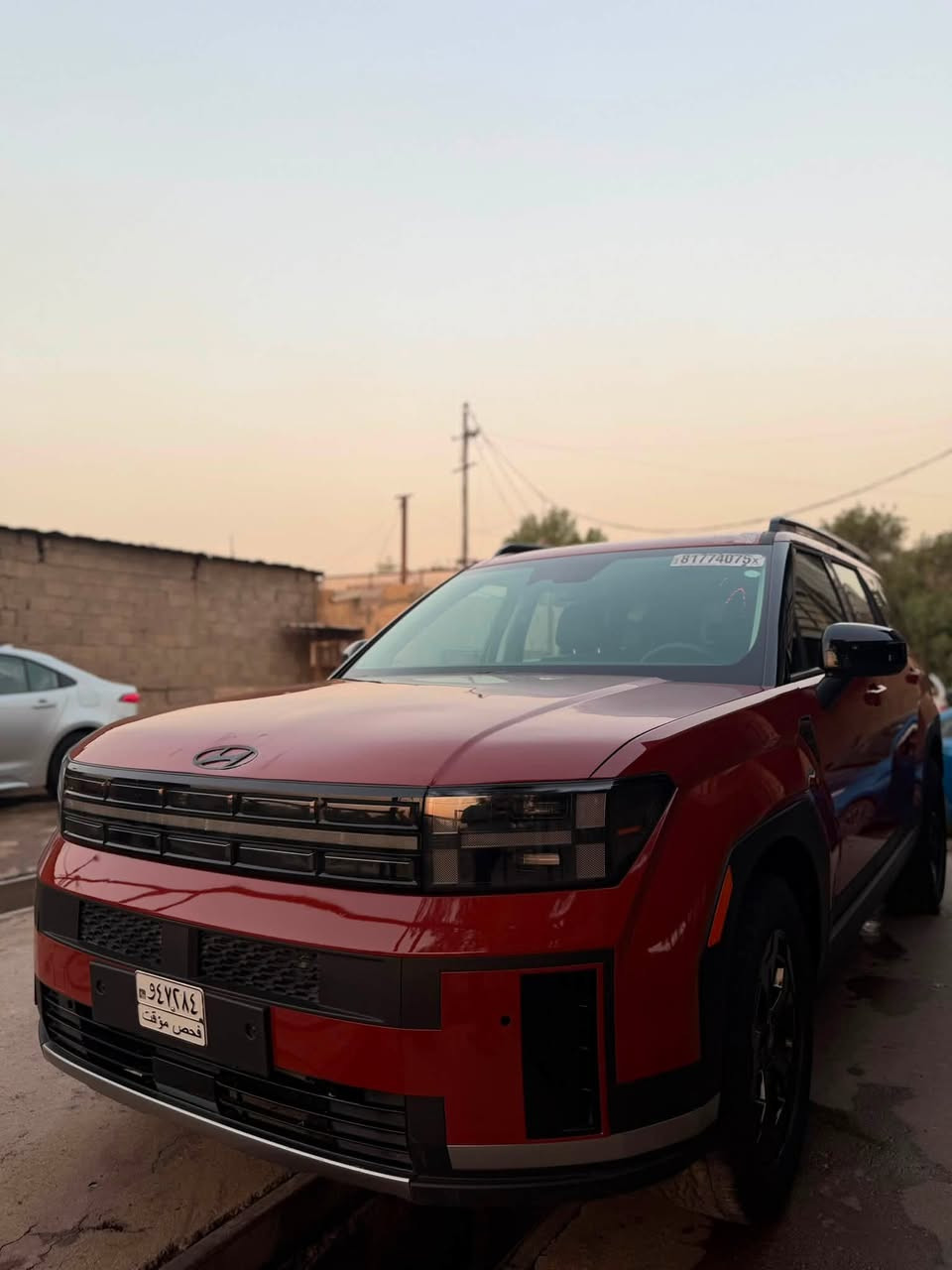 🚙 Hyundai Santa Fe XRT 2025 – أمريكية 🇺🇸

* المحرك: 2.5L تيربو، 4 سلندر
* القوة: 277 حصان
* العزم: 422 نيوتن متر
* القير: 8 سرعات Wet DCT
* الدفع: HTRAC AWD
* المقاعد: 7. 
رادار/أمامية
* حساسات مواقف أمامية وخلفية
* كاميرا خلفية
* مراقبة النقطة العمياء
* تحذير التصادم الأمامي والخلفي
* كبح طوارئ تلقائي
* مساعد المسار وتتبع المسار
* مثبت سرعة متكيف*
 * شاشة 12.3”
* شحن لاسلكي
* مقاعد أمامية كهربائية ومدفأة
* فتحة سقف
* باب خلفي كهربائي
* قضبان سقف وتجهيزات XRT خارجية
وبعد بيه هواي مواصفات 

سياره جديده حيل بعده زيرو ماشيه 3️⃣ ميل فقط 

سياره كامله وبدون اي نقص 

رقم بغداد باسمي تحويل ثاني يوم 

حادث السياره فقط بنيد نفسه مصلح ومصبوغ 

السعر ٢٣٠ $       عنوان بغداد 

رقم ***********
