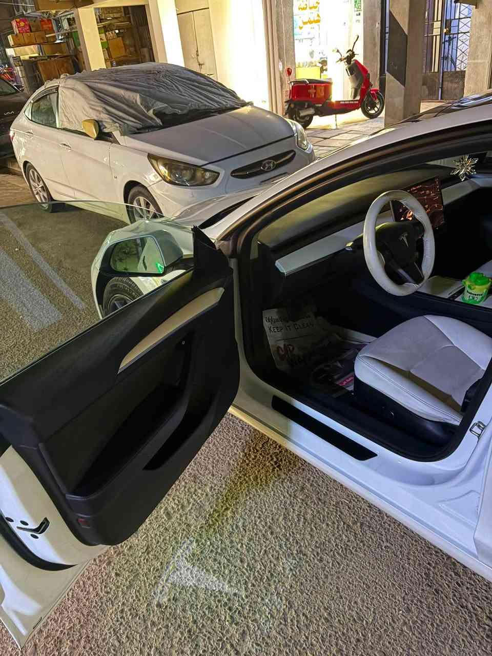 للبيع تسلا موديل 3 موديل 2022
المحرك: كهربائي، محرك واحد
الدفع: خلفي RWD
اللون الخارجي: أبيض
الداخلية: جلد أبيض
عدد المقاعد: 5
البطارية: ليثيوم أيون
الشاشة: لمس
التشغيل: بدون مفتاح، مع تطبيق تسلا
التصميم: رياضي

الممشى: 60,500 كم

جميع الأضرار والملاحظات الموجودة بالسيارة موضحة بالصور داخل الإعلان، والتفاصيل واضحة للمشتري.

المكان: بغداد، زيونة

السعر 🟩15,500$

للاستفسار:
***********
