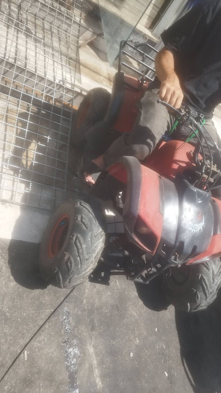 للبيع رباعيه فولل نضافه عيبه كشن محوري  السعر 400 
رقم تلفوني /***********
عنواني / بغداد . السيديه
