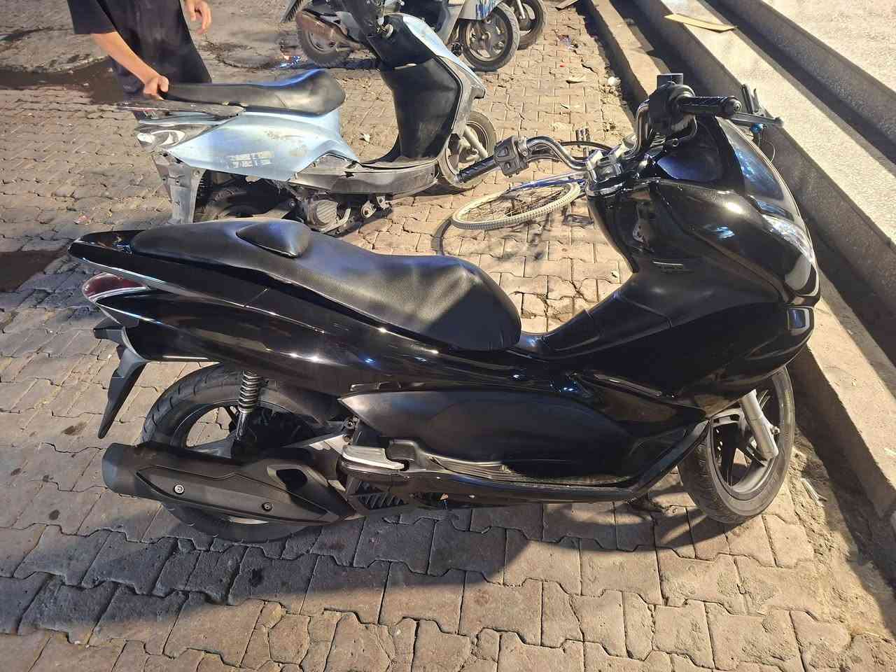 سلام عليكم بي سي اكس جيل اول للبيع
ياباني واحلى من الرمبه
محرك 125
نظام Abs
حساس ازدحام
حساس ستان شغالات 

محرك مامفتوح 

كهربائيات كلها شغاله 

جيب فيتر وافحص 

السعر ١٢ ورقه قفل

مكاني بغداد مدينه الصدر 
واتساب ***********
