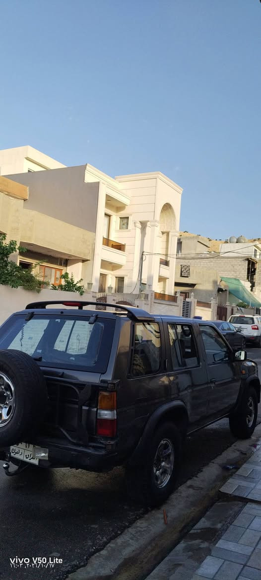 نيسان تيرانو V6 • ١٩٩٠ • رقم دهوك