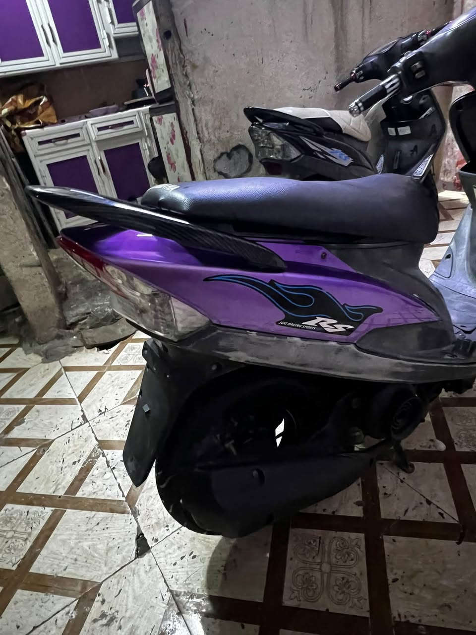 إسلام عليكم ماكس قجمه دراجه كفاله عامه برغي ما مفتوح بيهه بس كفره مال باله مو تجاري شتريته من دراجه رمبه وشديته اله ولكدام نكسر وشديت هاذه البيض دراجه يرادله ترتيب كهربائي بس لايت الكدام ولاشاير ما يشتغلن سلف شغال صطاب الوره هم شغاله دراجه ما يردله بس ترتيب  بصيط عيد وكرر دراجه ما مفتوح وحلوه وشلعته قويه بس محتاز و ريد ابيع الوصف كدامك لاا طبلي تكلي شبيه ما بيهه بكاني بصره حيانيه ول لاين سعر ٦٠٠و بيهه مجال بصيط هاذه رقمي ***********
